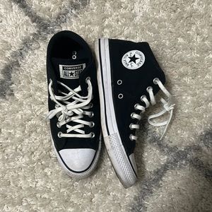 Black Men’s Converse MID tops slightly used, super comfortable and stylish!